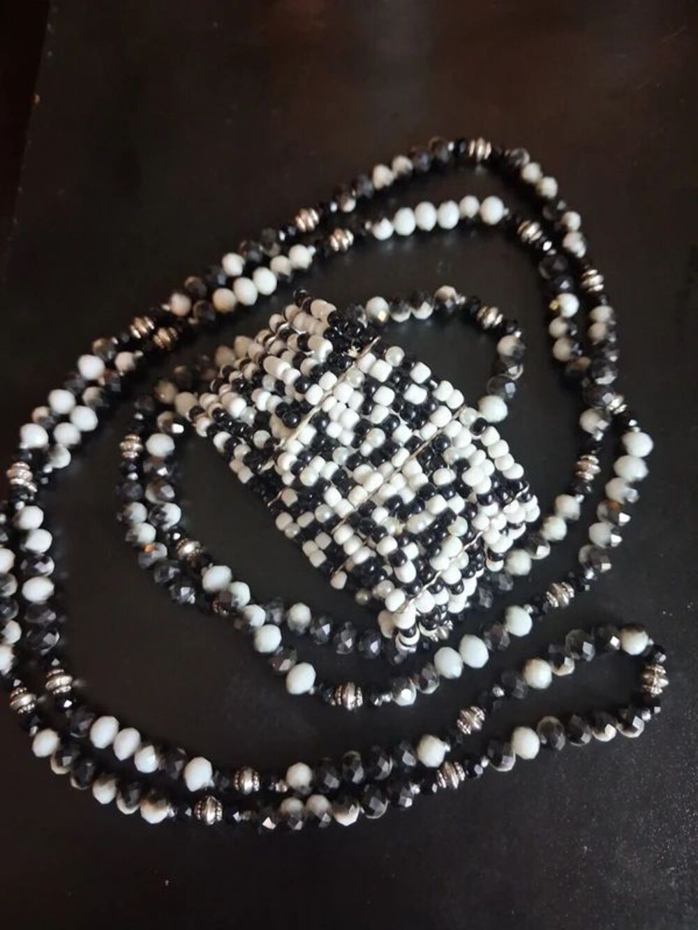 Black and white glass beaded necklace and bracelet